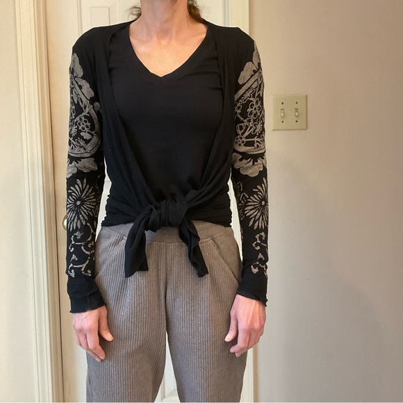 XXI Wrap Blouse / Jacket, Soft Knit Stretch, Black and Slate Design, Size Small - Picture 3 of 13